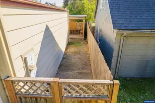 1885 4th St NE, Salem, OR 97301 - Photo 29