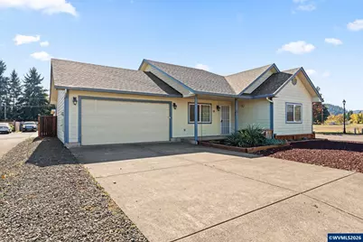18 Village Lp, Creswell, OR 97426 - Photo 3