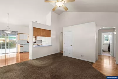 18 Village Lp, Creswell, OR 97426 - Photo 9