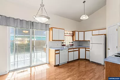 18 Village Lp, Creswell, OR 97426 - Photo 11