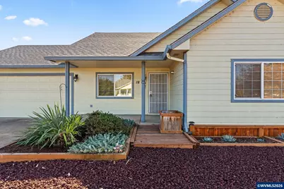 18 Village Lp, Creswell, OR 97426 - Photo 5