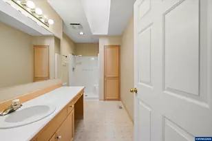 9721 SW Tualatin Rd, Tualatin, OR 97062 - Photo 23