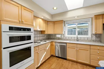 9721 SW Tualatin Rd, Tualatin, OR 97062 - Photo 13