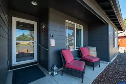 542 Ashley Ct, Jefferson, OR 97352 - Photo 3