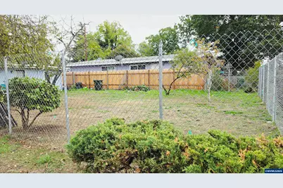 1748 Bellevue St SE, Salem, OR 97301 - Photo 3