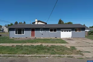 544 SW 1st St St, Sheridan, OR 97378 - Photo 1