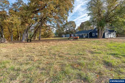 40121 Lacomb Dr, Lebanon, OR 97355 - Photo 5