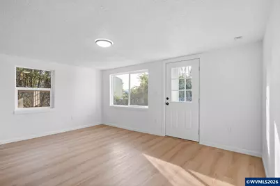 40121 Lacomb Dr, Lebanon, OR 97355 - Photo 9