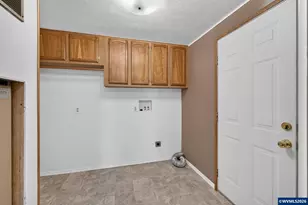 300 SE Lacreole Dr, Dallas, OR 97338 - Photo 29