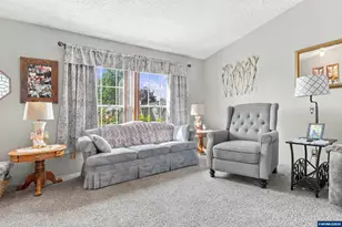 1145 SW Cypress St, McMinnville, OR 97128 - Photo 21