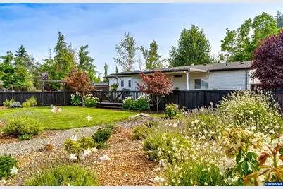 2226 32nd St, Springfield, OR 97477 - Photo 21