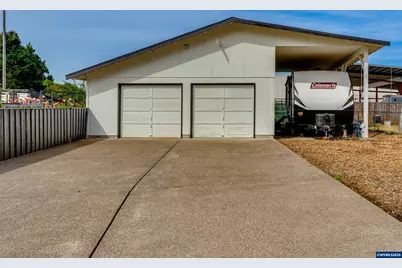 2226 32nd St, Springfield, OR 97477 - Photo 3