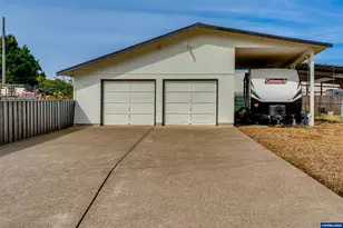 2226 32nd St, Springfield, OR 97477 - Photo 3