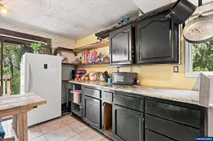 6596 River Rd S, Salem, OR 97306 - Photo 9