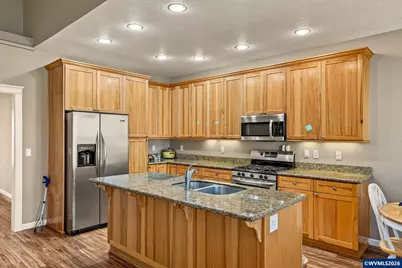 559 SE Syron St, Dallas, OR 97338 - Photo 5
