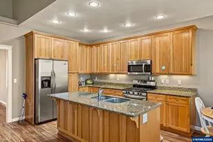 559 SE Syron St, Dallas, OR 97338 - Photo 5
