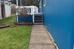 1400 Candlelight Dr, Eugene, OR 97402 - Photo 3