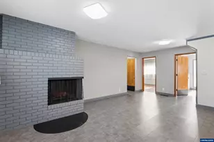 389 Maxwell Rd, Eugene, OR 97404 - Photo 11