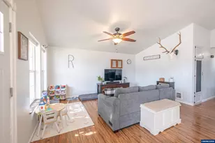 3923 Willamette Ave SE, Albany, OR 97322 - Photo 5