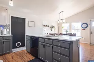 3923 Willamette Ave SE, Albany, OR 97322 - Photo 9