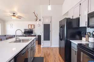 3923 Willamette Ave SE, Albany, OR 97322 - Photo 11