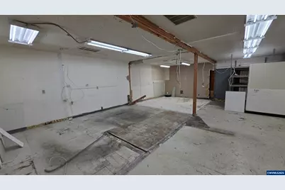 2050 Lancaster Dr NE, Salem, OR 97305 - Photo 9