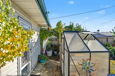 1306 Hampton Wy, Woodburn, OR 97071 - Photo 29