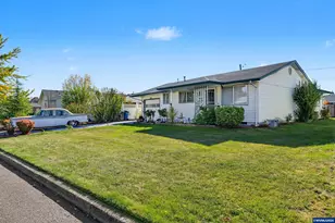 1306 Hampton Way, Woodburn, OR 97071 - Photo 3