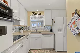 1306 Hampton Way, Woodburn, OR 97071 - Photo 17