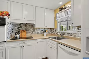1306 Hampton Way, Woodburn, OR 97071 - Photo 15