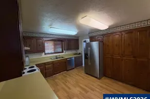 1105 Orchard Ln, Woodburn, OR 97071 - Photo 3