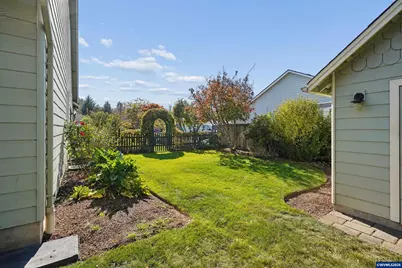 1481 E Burnett St, Stayton, OR 97383 - Photo 37