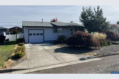 1456 Country Club Cir, Woodburn, OR 97071 - Photo 1