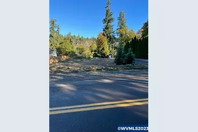713 NW 7th Pl, Mill City, OR 97360 - Photo 1