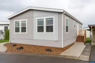 204 Cascade Dr, Lebanon, OR 97355 - Photo 1