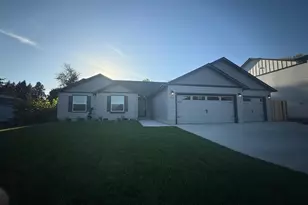 892 9th St, Harrisburg, OR 97446 - Photo 1