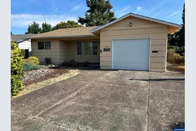 2301 Oregon Ct, Woodburn, OR 97071 - Photo 1