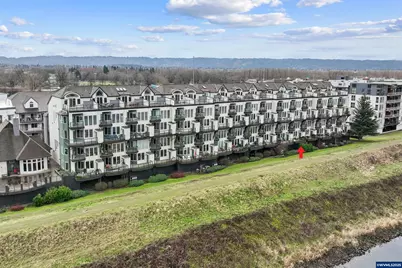 905 N Harbour Dr, Portland, OR 97217 - Photo 1