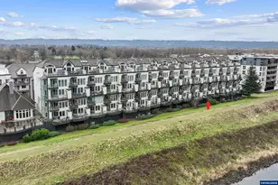 905 N Harbour Dr, Portland, OR 97217 - Photo 1