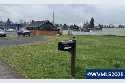 375 S 11th St, Independence, OR 97351 - Photo 1
