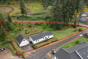 367 NE Cherry St, Mill City, OR 97360 - Photo 1