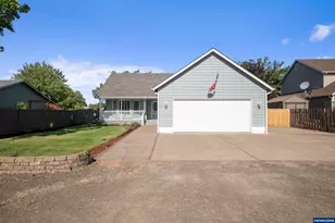 345 9th St, Harrisburg, OR 97446 - Photo 1
