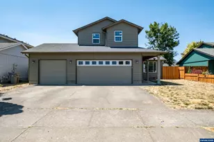 1024 S 10th St, Lebanon, OR 97355 - Photo 1