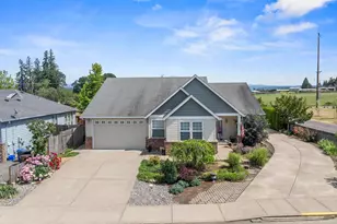 301 Chinook St, Molalla, OR 97038 - Photo 1