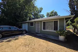 2325 Hawthorne Ave NE, Salem, OR 97301 - Photo 1