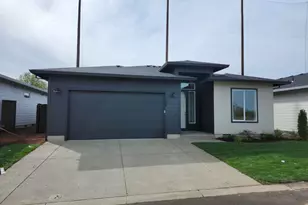 658 Magnolia Av, Woodburn, OR 97071 - Photo 1