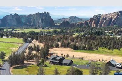 8295 NE 33rd St, Terrebonne, OR 97760 - Photo 1