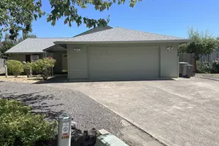 848 SW Hawthorne St, McMinnville, OR 97114 - Photo 1