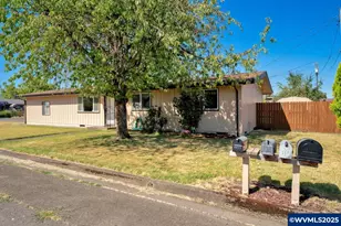 570 S 4th St, Harrisburg, OR 97446 - Photo 1