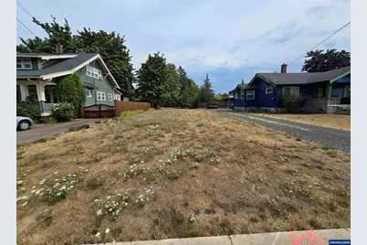 212 N James St, Silverton, OR 97381 - Photo 1